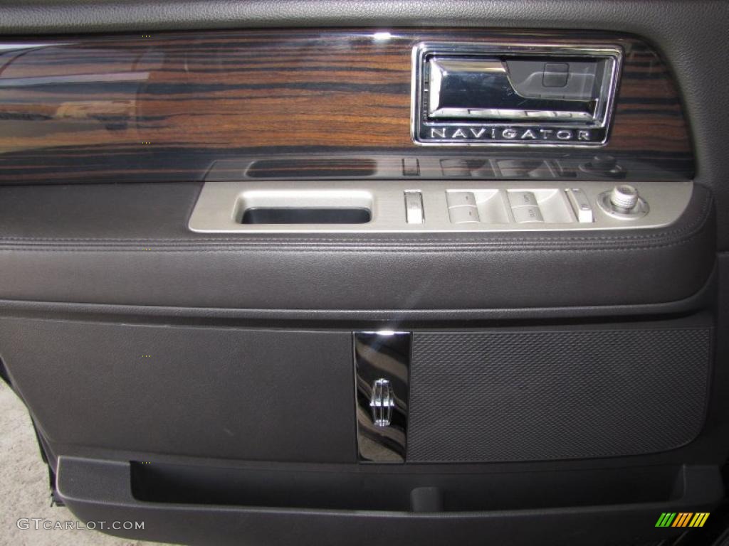 2008 Navigator Luxury - Black / Charcoal Black photo #12