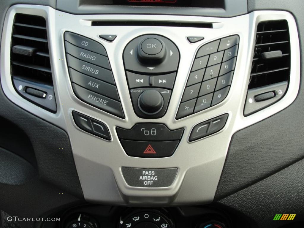 2011 Ford Fiesta SE Sedan Controls Photo #45370346