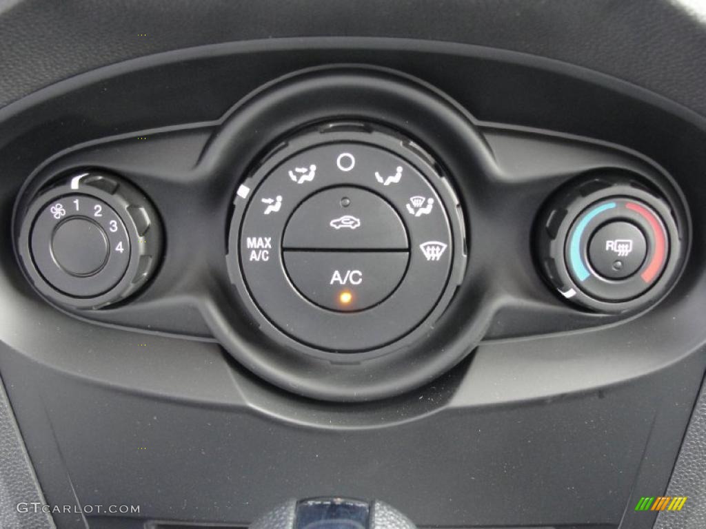 2011 Ford Fiesta SE Sedan Controls Photo #45370350