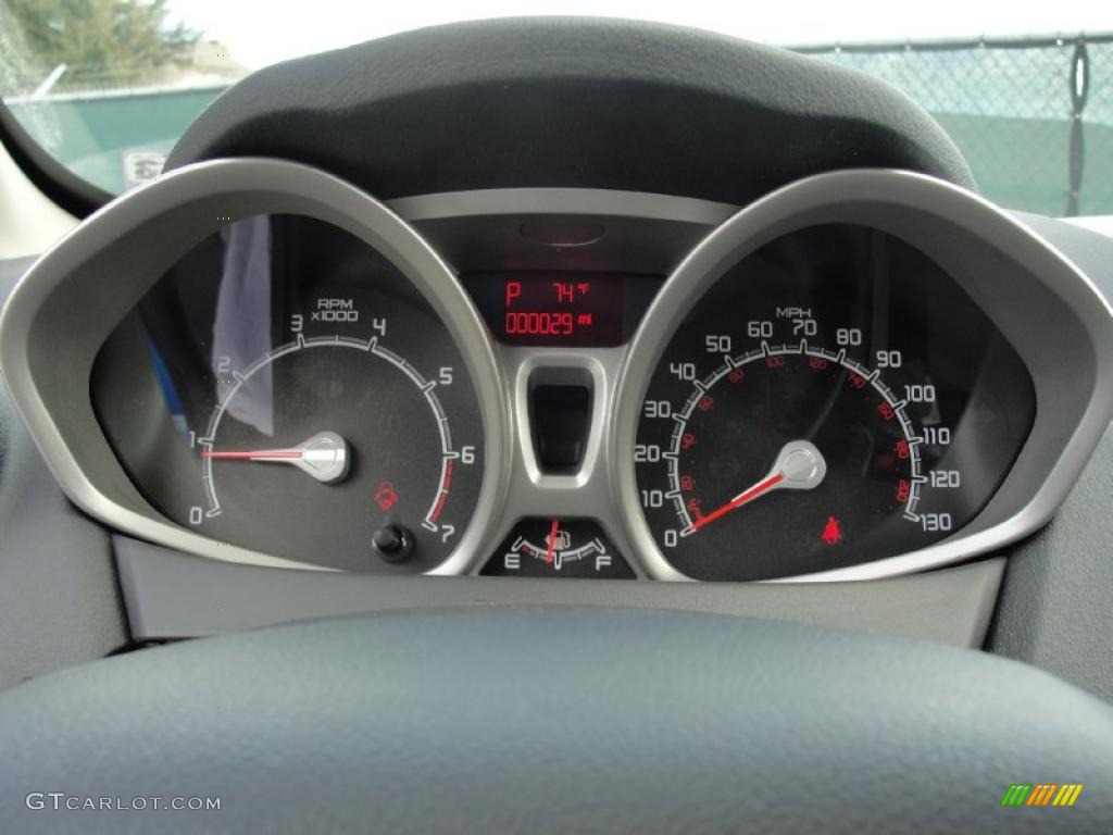 2011 Fiesta SE Sedan - Blue Flame Metallic / Charcoal Black/Blue Cloth photo #33