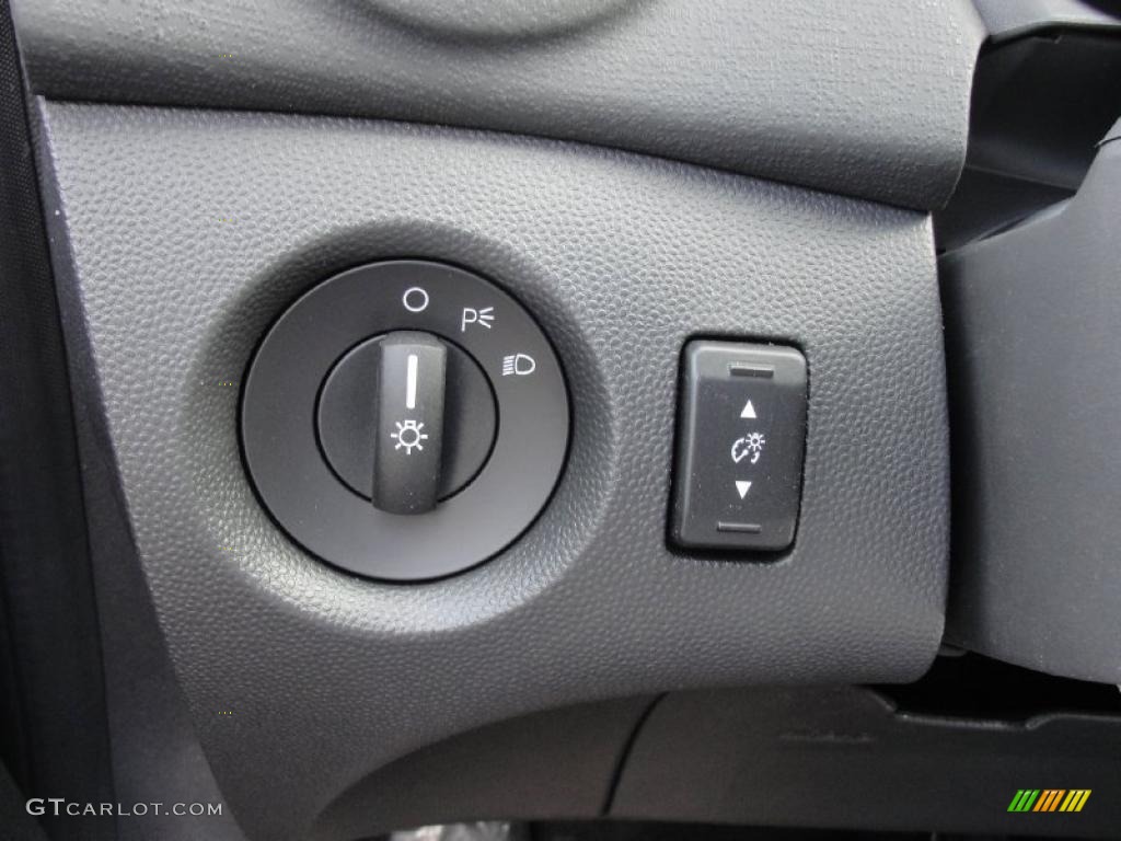 2011 Ford Fiesta SE Hatchback Controls Photo #45370566