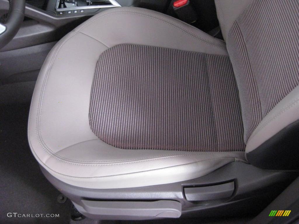 Taupe Interior 2011 Hyundai Tucson GLS Photo #45371362