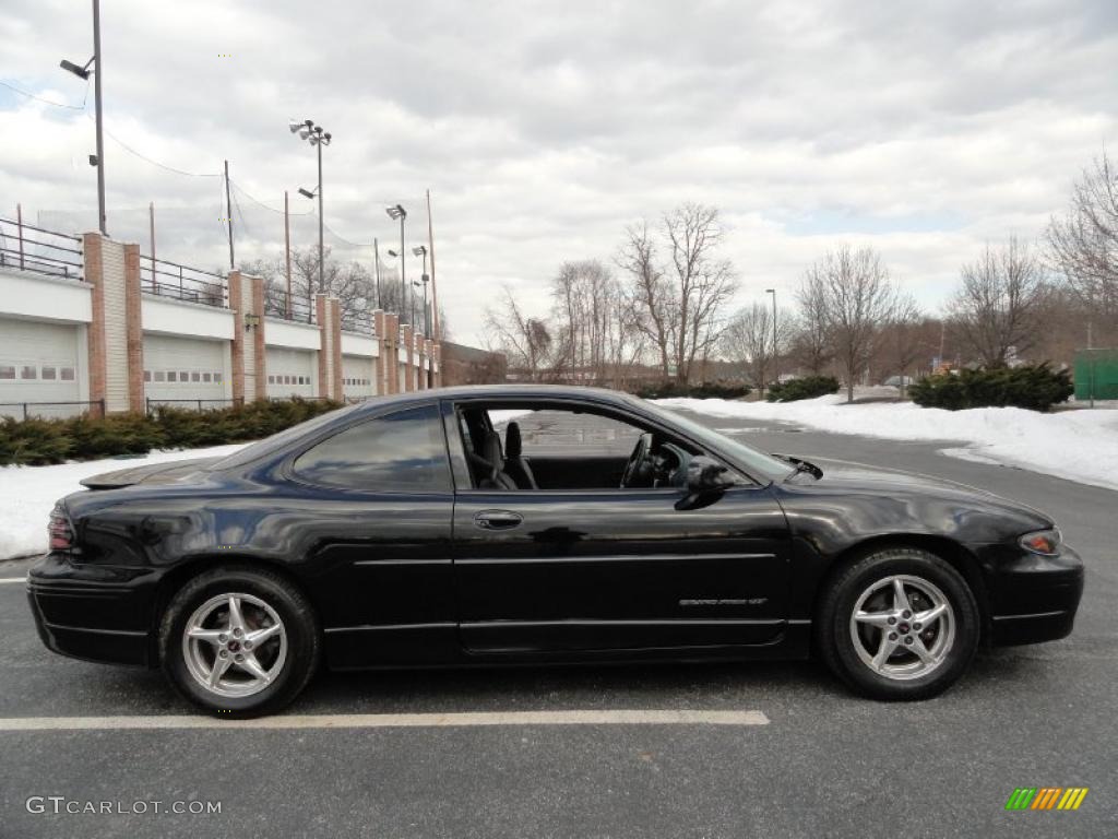 2002 Grand Prix GT Coupe - Black / Graphite photo #7