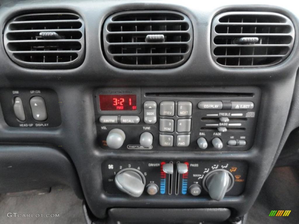 2002 Pontiac Grand Prix GT Coupe Controls Photo #45372219