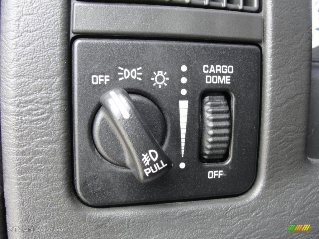 2002 Dodge Ram 1500 Sport Quad Cab 4x4 Controls Photo #45373901
