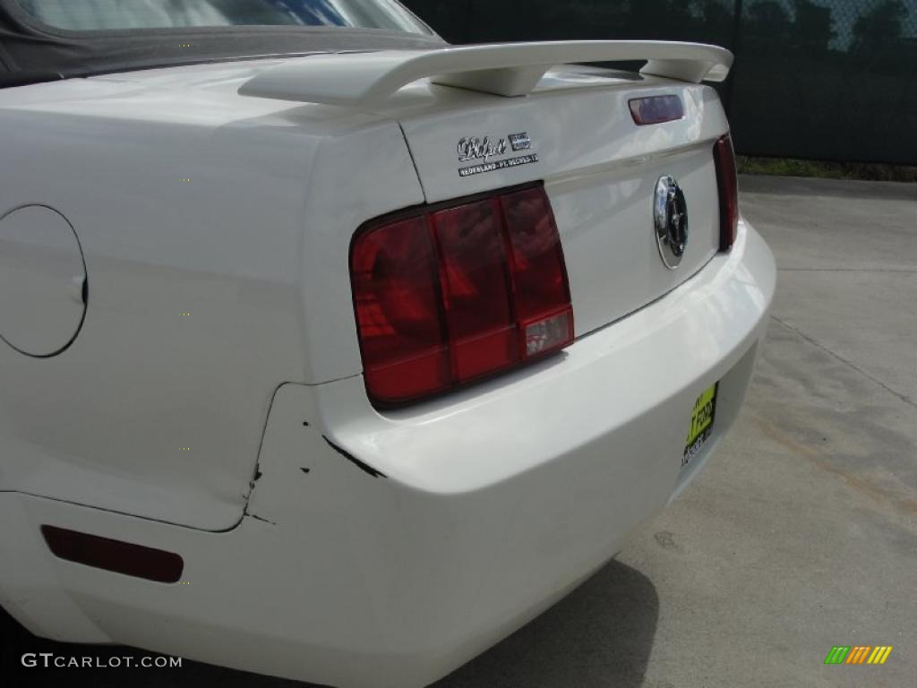 2006 Mustang V6 Premium Convertible - Performance White / Light Graphite photo #27