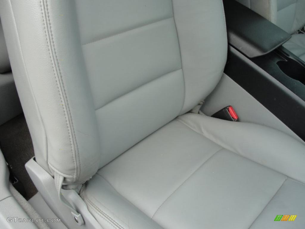 2006 Mustang V6 Premium Convertible - Performance White / Light Graphite photo #33
