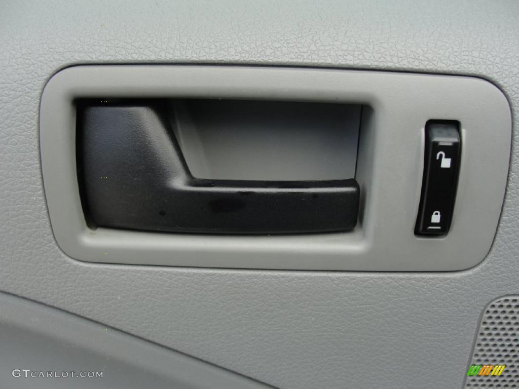 2006 Mustang V6 Premium Convertible - Performance White / Light Graphite photo #36