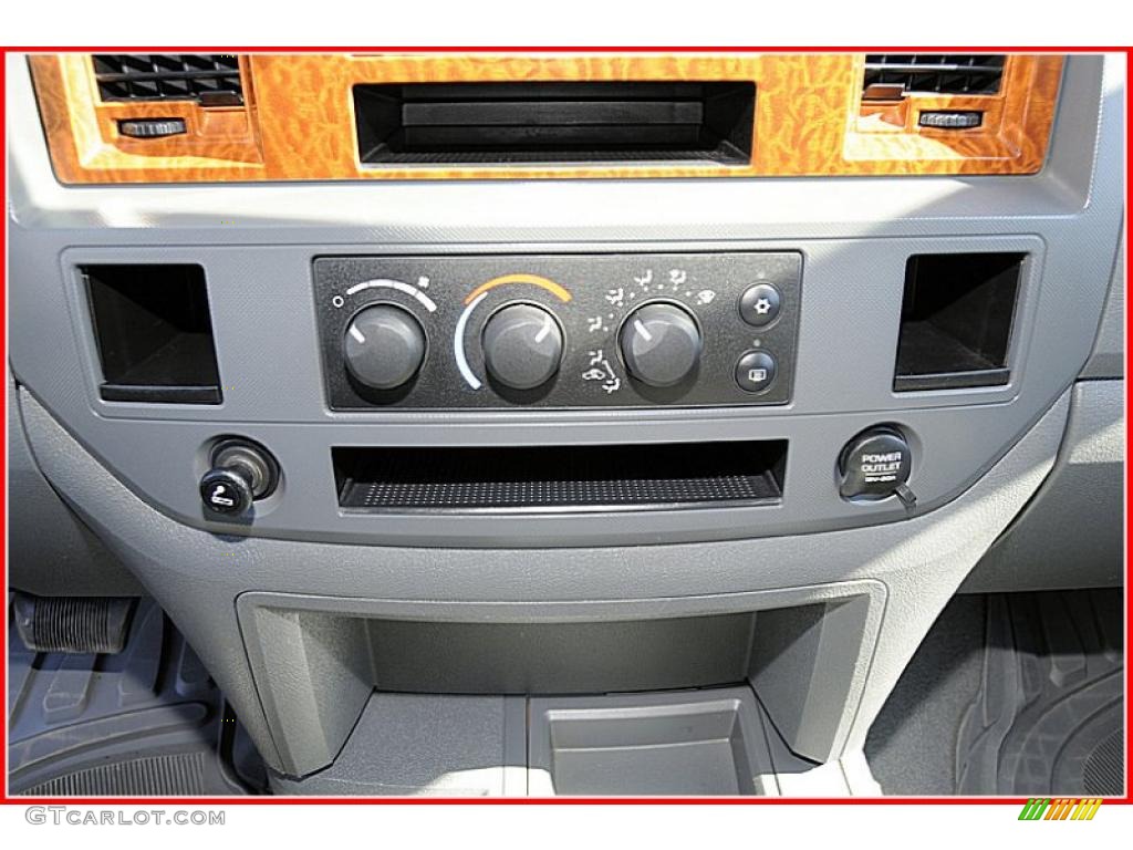2006 Dodge Ram 2500 SLT Mega Cab Controls Photo #45379170