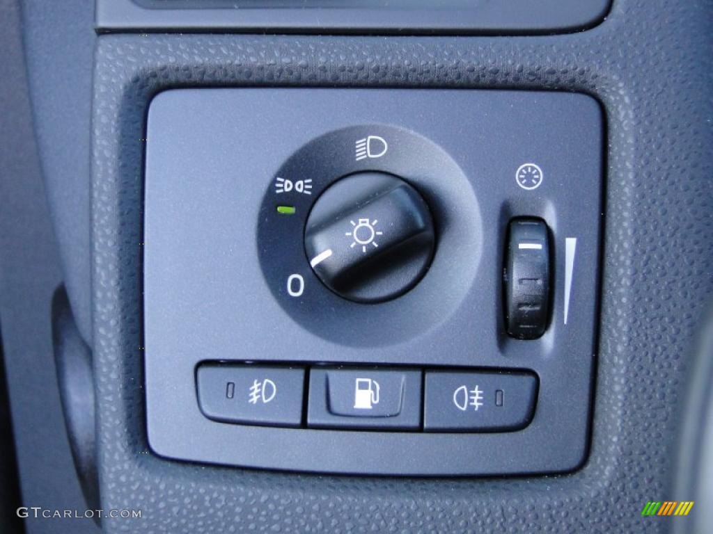 2011 Volvo C30 T5 R-Design Controls Photo #45380258