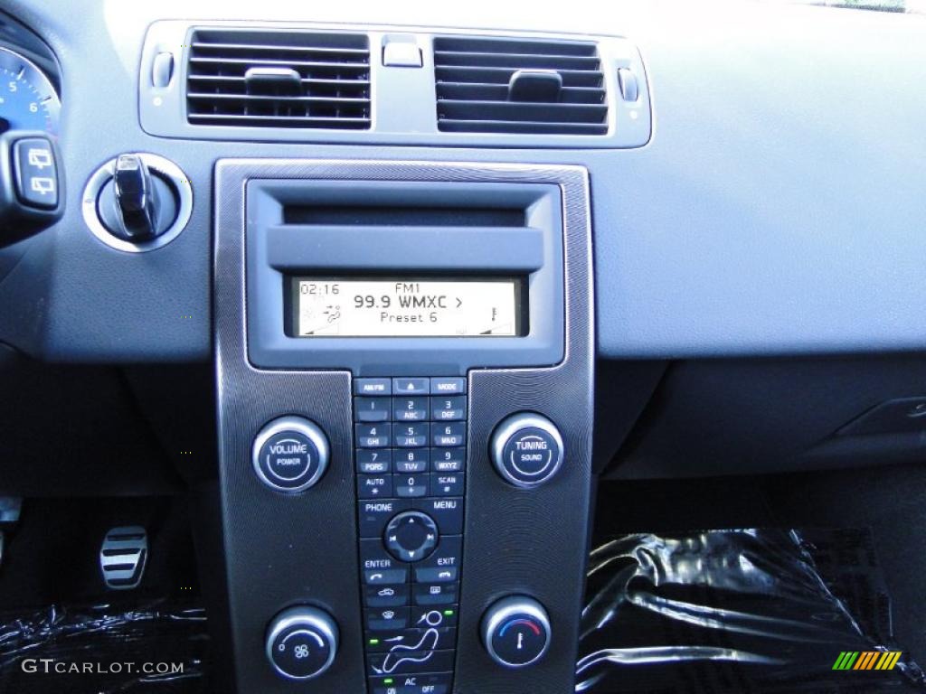 2011 Volvo C30 T5 R-Design Controls Photo #45380302