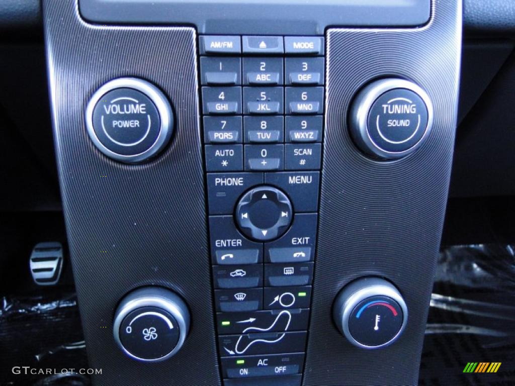 2011 Volvo C30 T5 R-Design Controls Photos