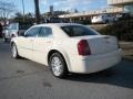 Cool Vanilla White - 300 Touring Photo No. 2