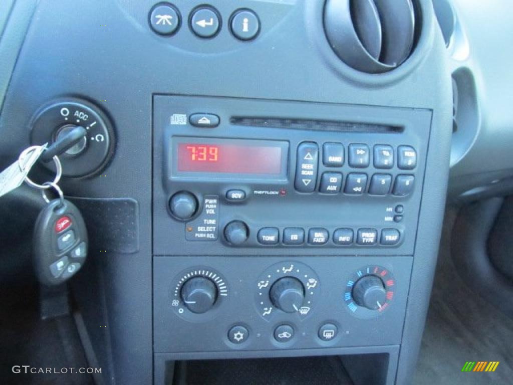 2005 Pontiac Grand Prix Sedan Controls Photo #45382726