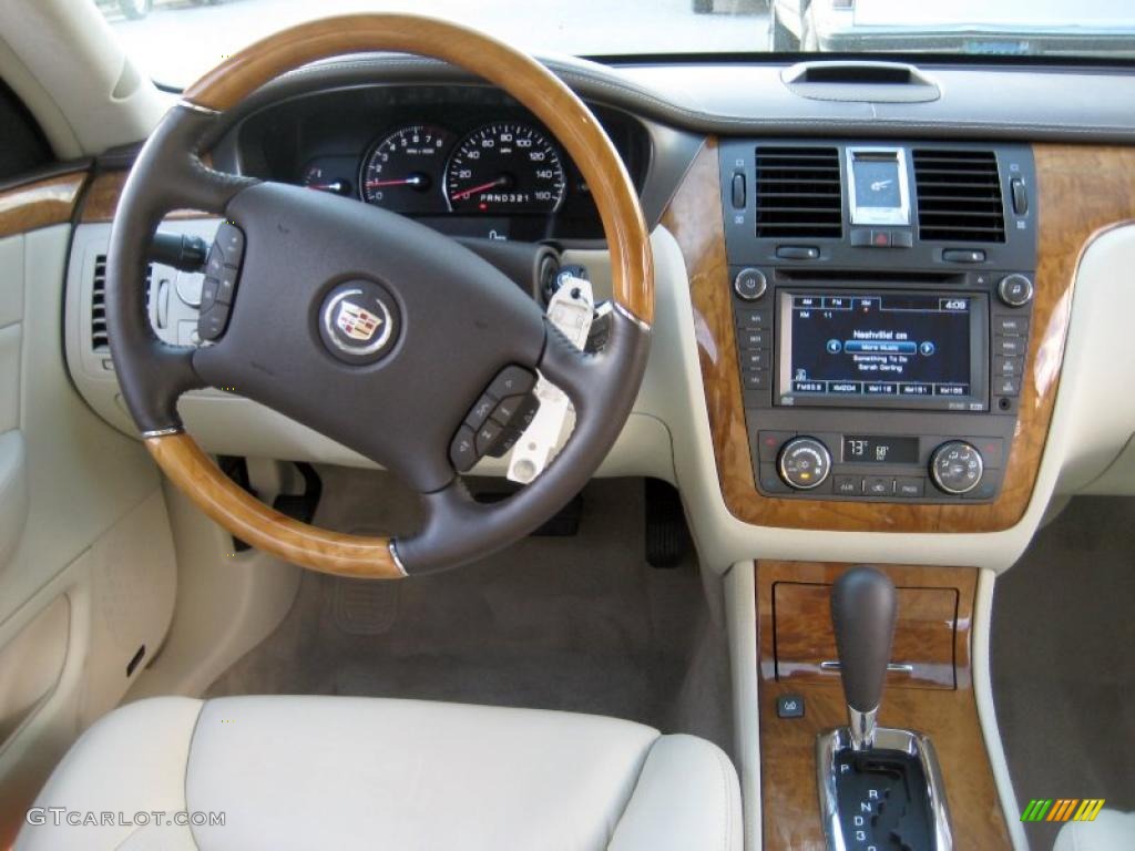 2010 Cadillac DTS Platinum Dashboard Photos