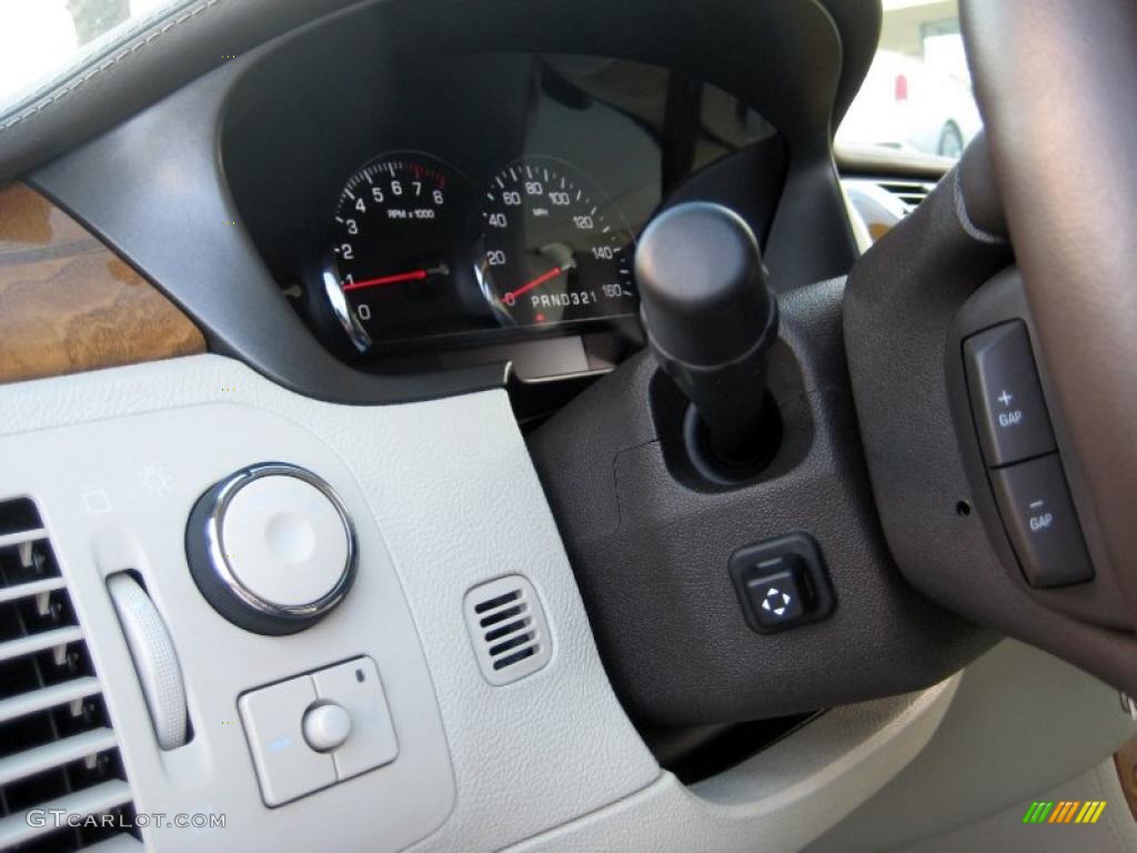 2010 Cadillac DTS Platinum Controls Photo #45383162