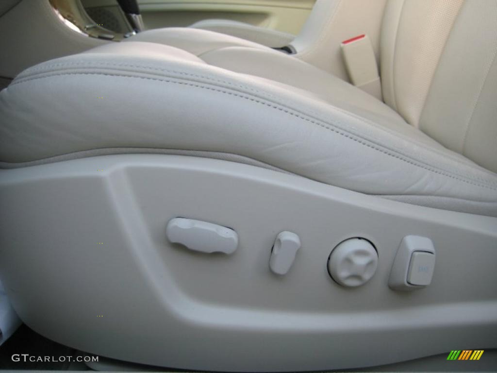 2010 Cadillac DTS Platinum Controls Photo #45383174