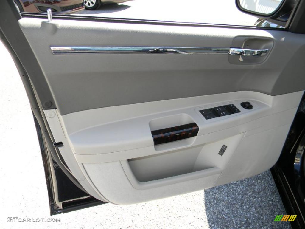 2007 300 C HEMI - Brilliant Black / Dark Khaki/Light Graystone photo #15