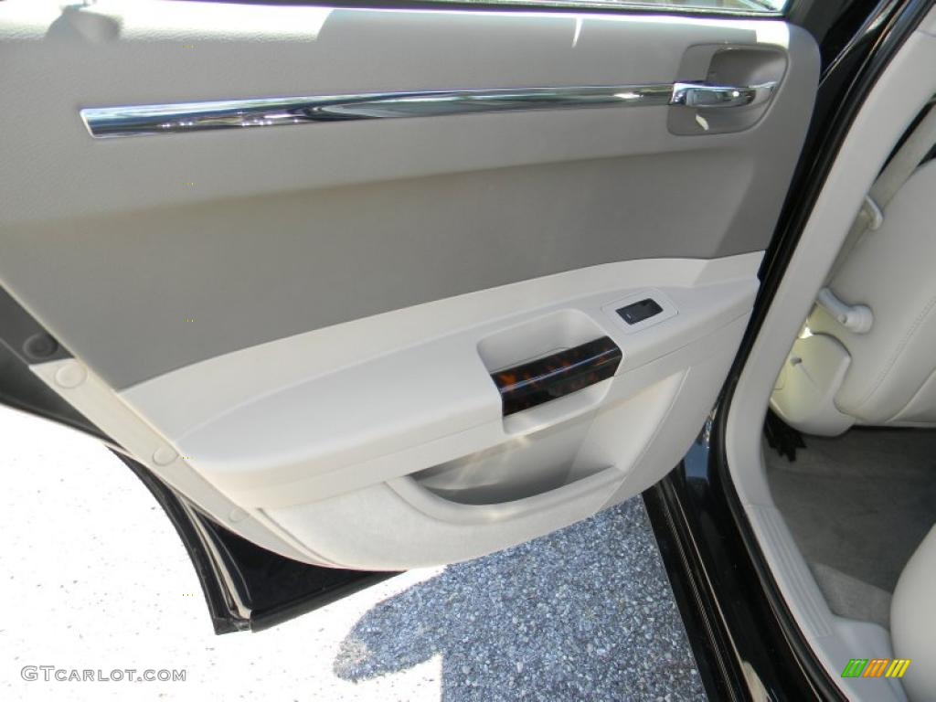 2007 300 C HEMI - Brilliant Black / Dark Khaki/Light Graystone photo #21