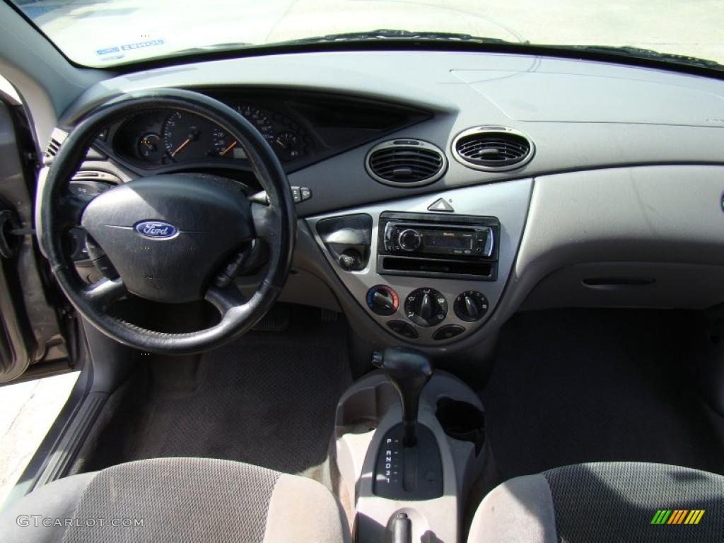 2002 Ford Focus ZX5 Hatchback Dark Charcoal Dashboard Photo #45384518