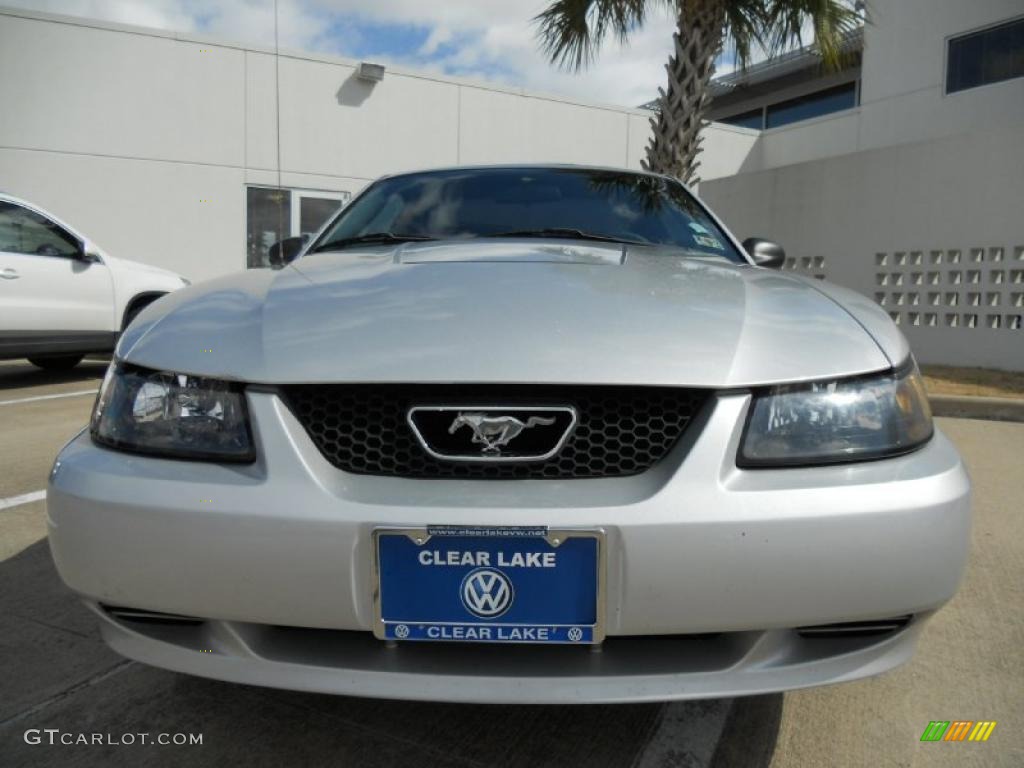 2003 Mustang V6 Coupe - Silver Metallic / Dark Charcoal photo #2
