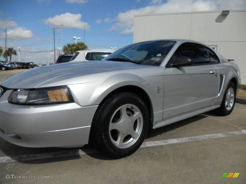 2003 Mustang V6 Coupe - Silver Metallic / Dark Charcoal photo #3