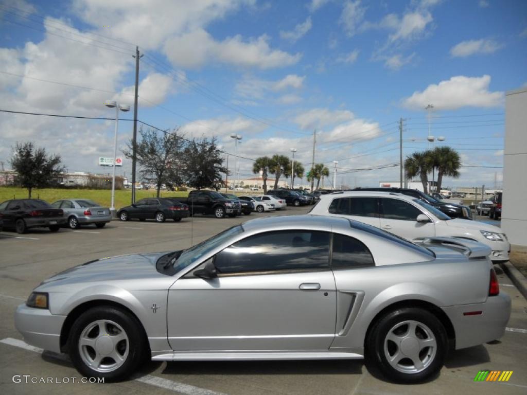 2003 Mustang V6 Coupe - Silver Metallic / Dark Charcoal photo #4