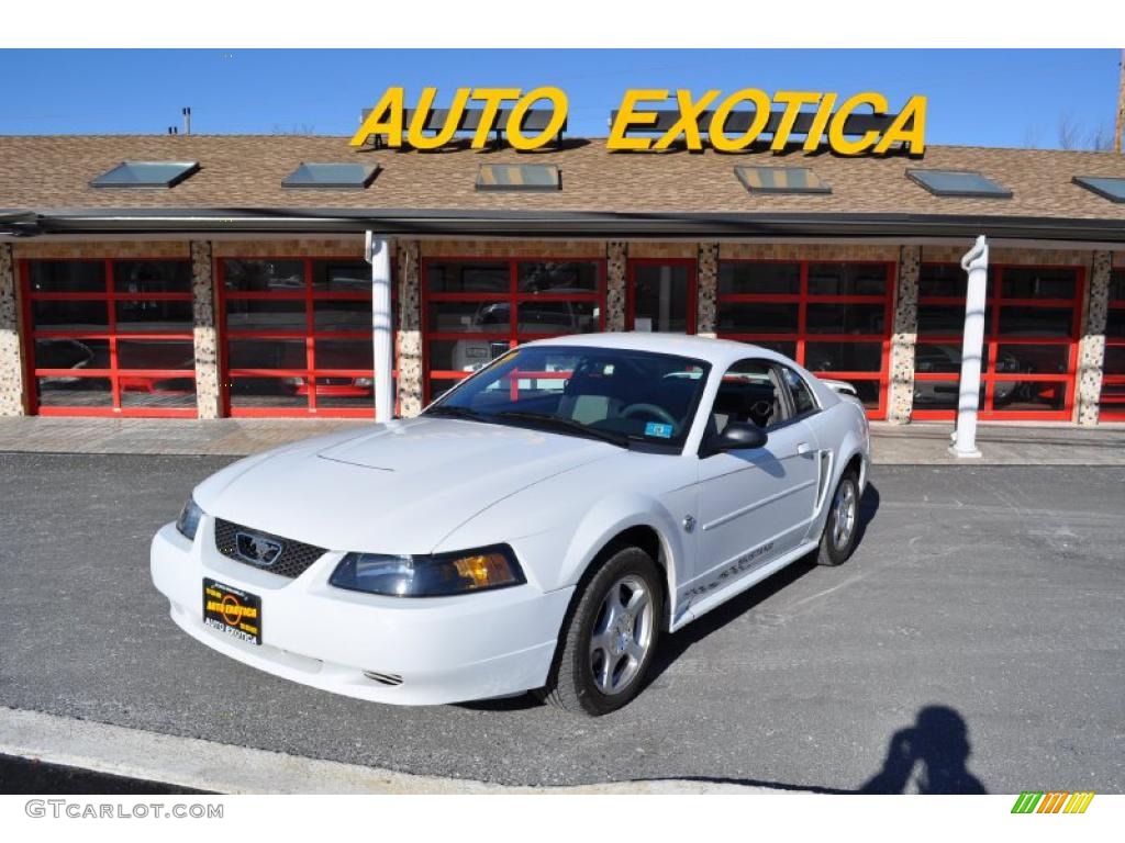 2004 Mustang V6 Coupe - Oxford White / Dark Charcoal photo #1