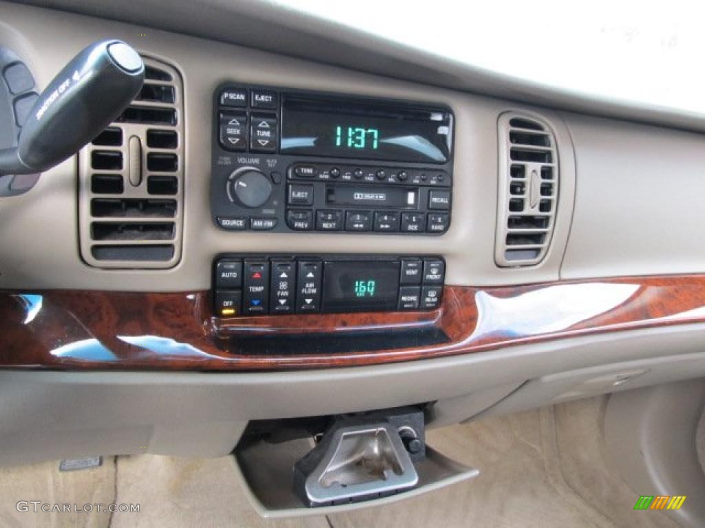 1998 Buick Park Avenue Standard Park Avenue Model Controls Photo #45404491
