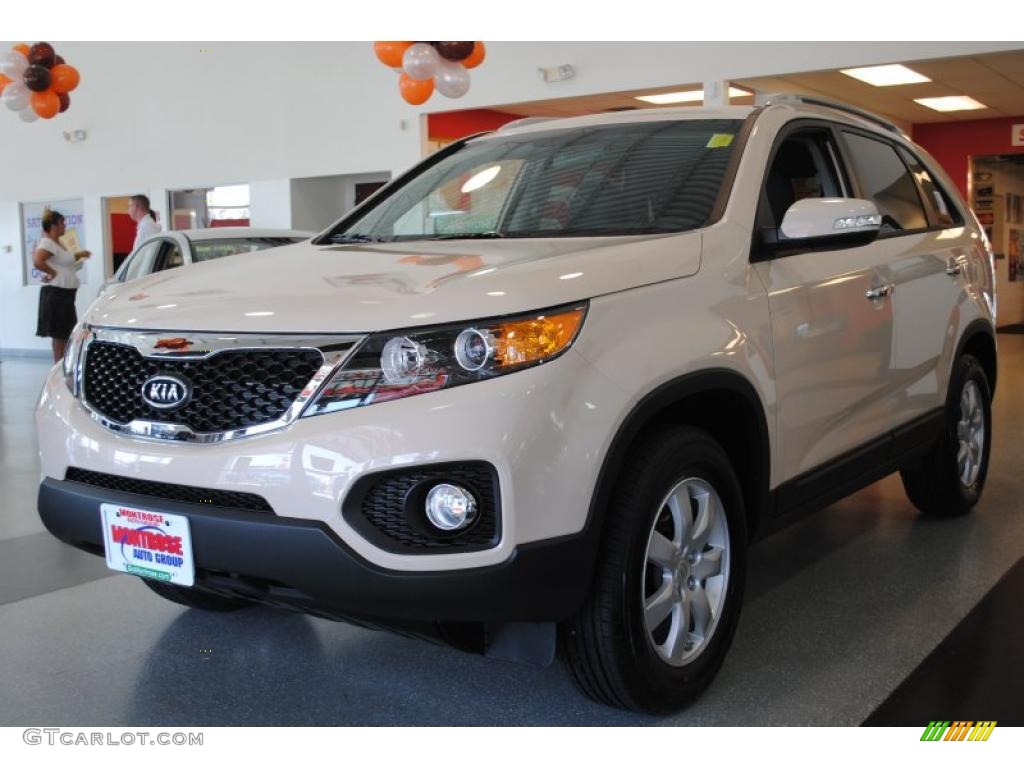 2011 Sorento LX - White Sand Beige / Black photo #2