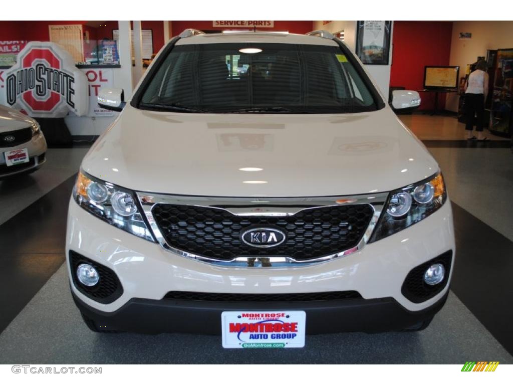 2011 Sorento LX - White Sand Beige / Black photo #9