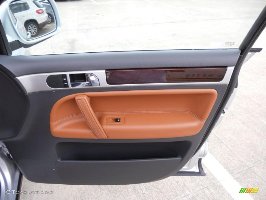 2006 Volkswagen Touareg V10 TDI Teak Door Panel Photo #45415433