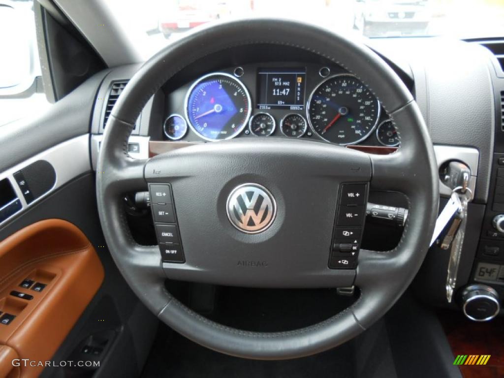 2006 Volkswagen Touareg V10 TDI Teak Steering Wheel Photo #45415708