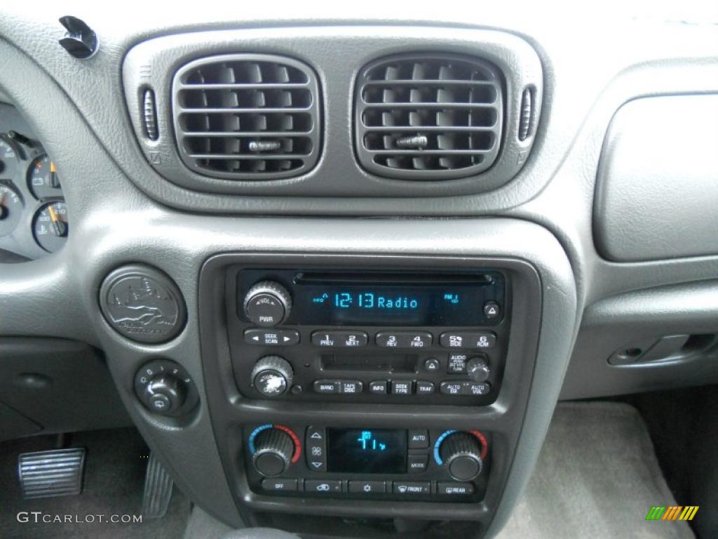 2004 Chevrolet TrailBlazer EXT LS Controls Photo #45416152