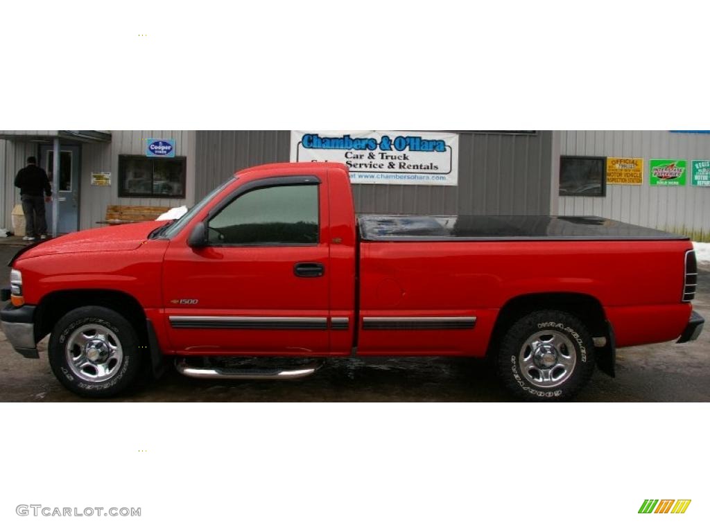 2002 Silverado 1500 Work Truck Regular Cab - Victory Red / Graphite Gray photo #2