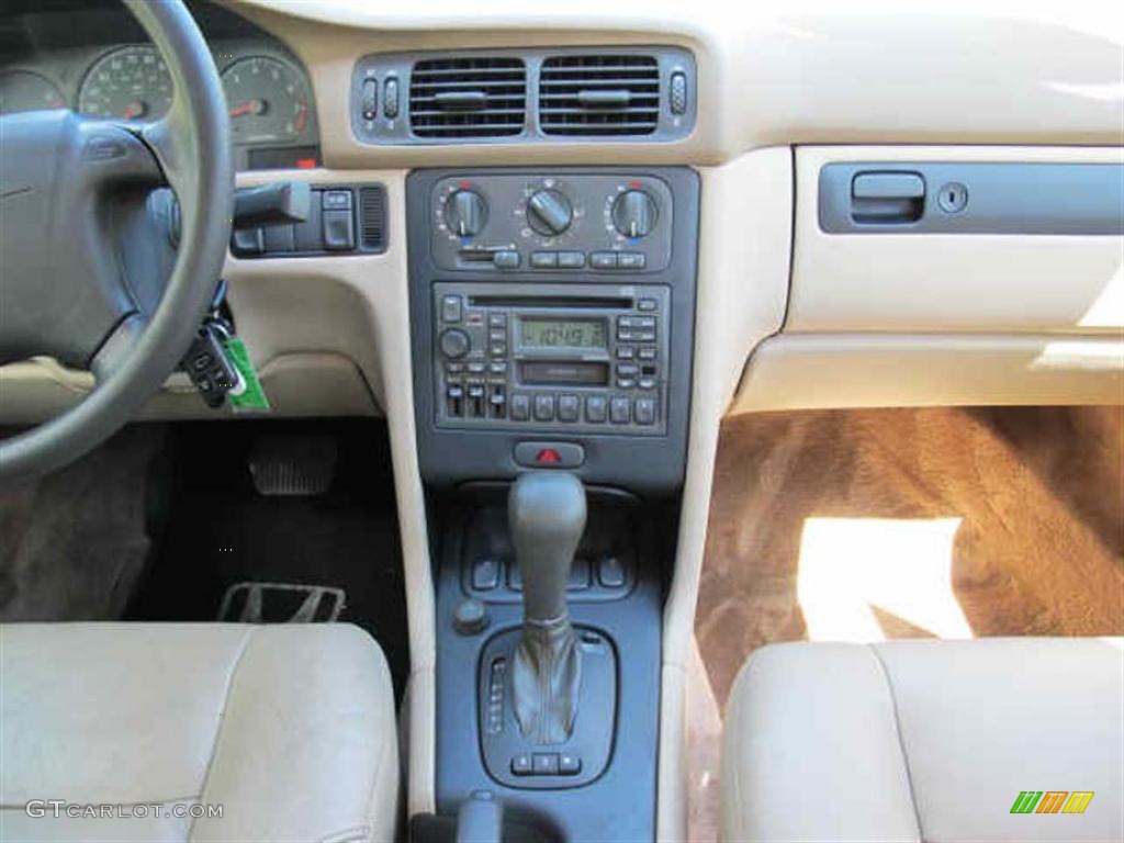 1998 S70  - White / Tan photo #11
