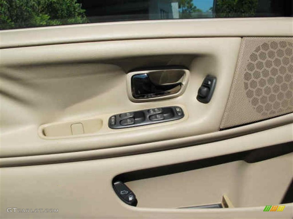 1998 S70  - White / Tan photo #14