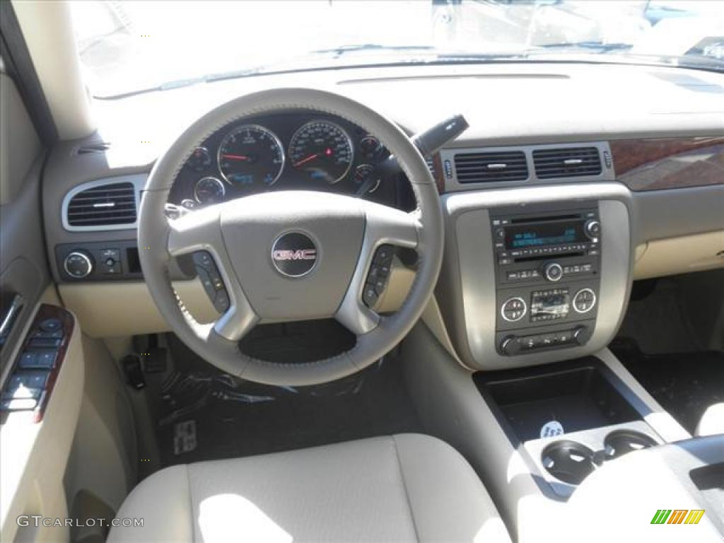 2011 GMC Yukon XL SLE Dashboard Photos