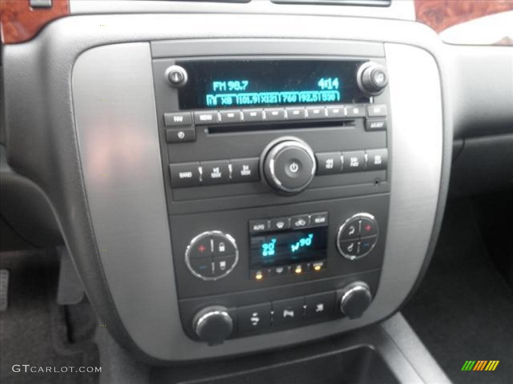 2011 GMC Yukon SLE 4x4 Controls Photo #45423723