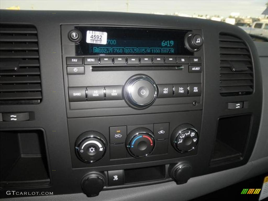 2011 GMC Sierra 1500 Regular Cab Controls Photo #45424143
