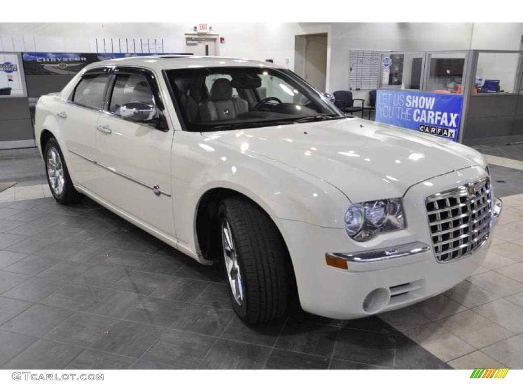 Cool Vanilla 2006 Chrysler 300 C HEMI Heritage Editon Exterior Photo #45424807