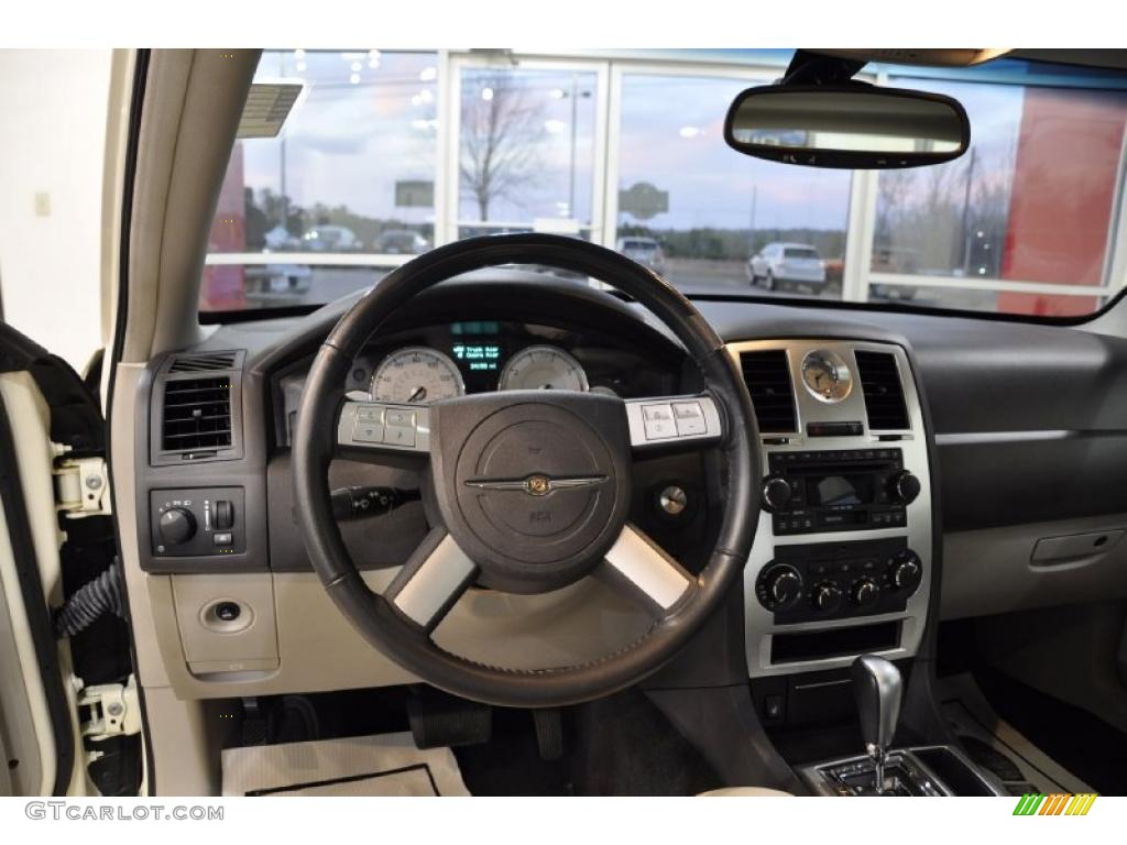 2006 Chrysler 300 C HEMI Heritage Editon Dashboard Photos