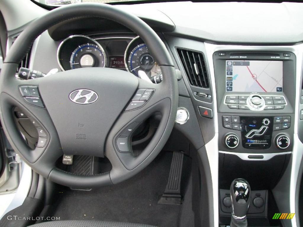 2011 Hyundai Sonata SE 2.0T Controls Photo #45425691