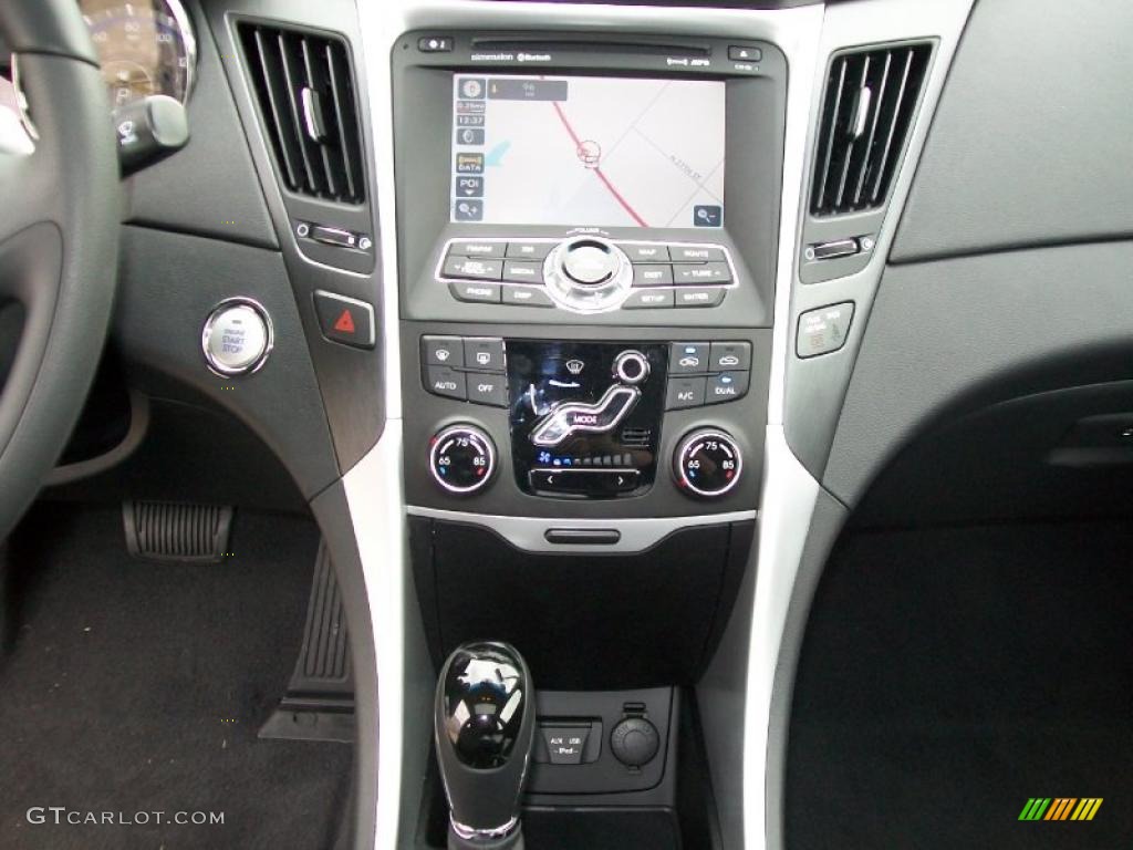 2011 Hyundai Sonata SE 2.0T Controls Photo #45425703