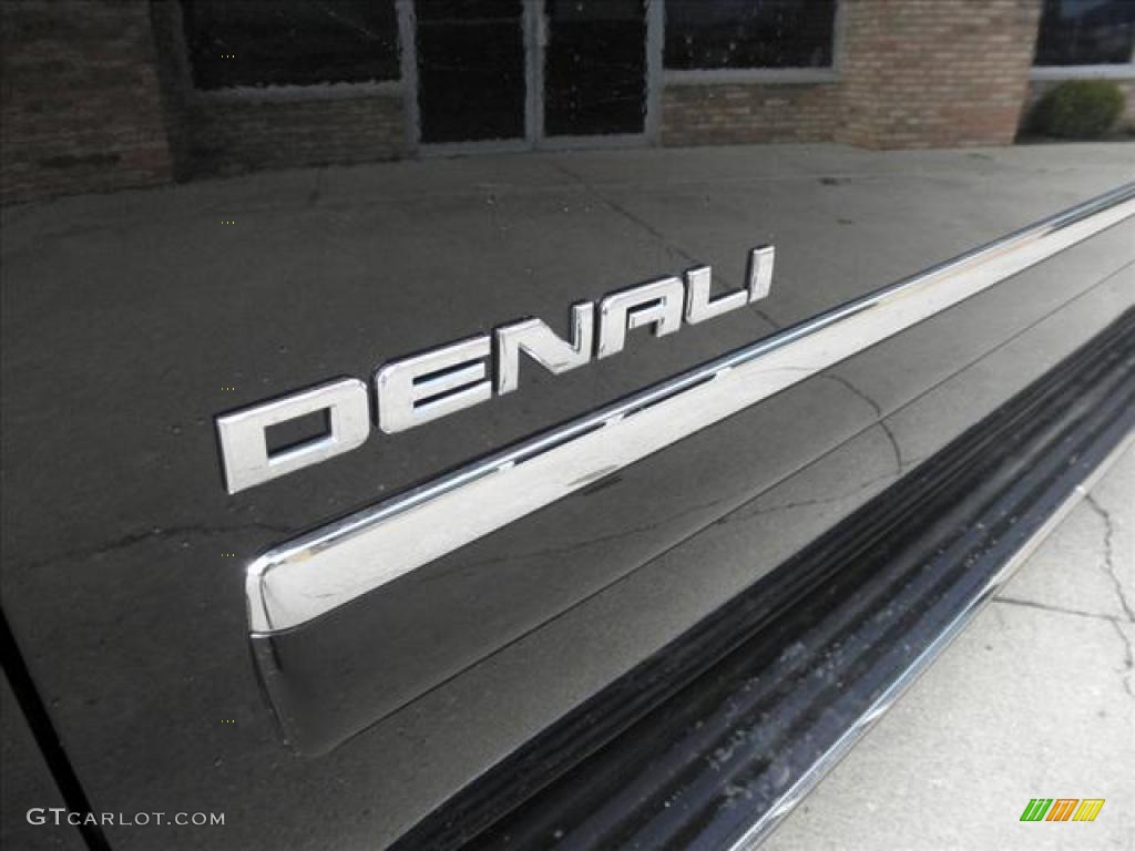 2011 GMC Yukon XL Denali AWD Marks and Logos Photos