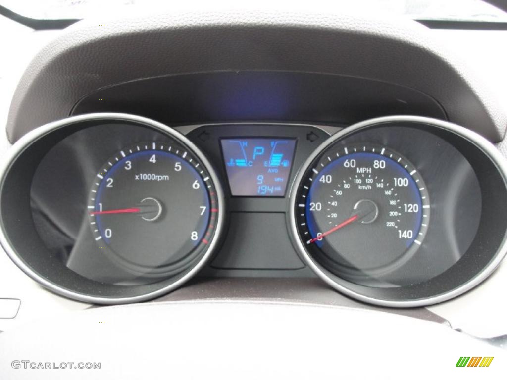 2011 Hyundai Tucson GL Gauges Photo #45427131