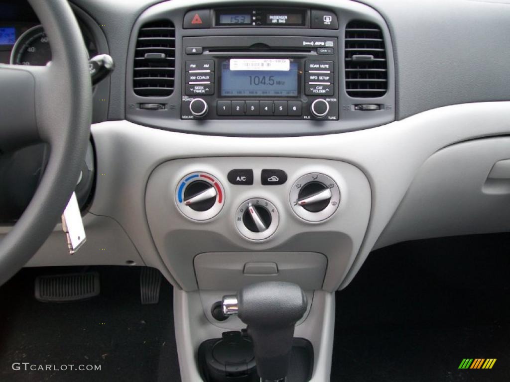 2011 Hyundai Accent GLS 4 Door Controls Photo #45428187