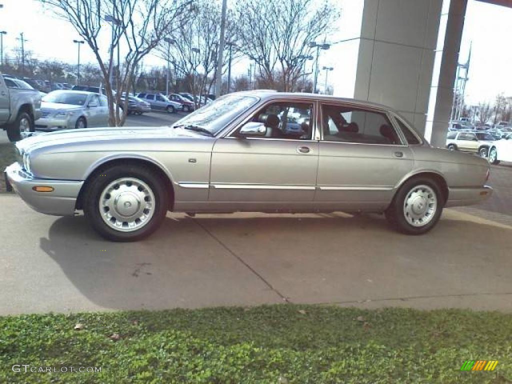 2000 XJ Vanden Plas - Platinum Silver / Charcoal photo #18