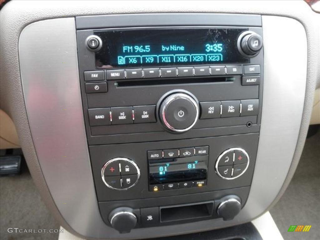 2011 GMC Yukon SLE 4x4 Controls Photo #45432264