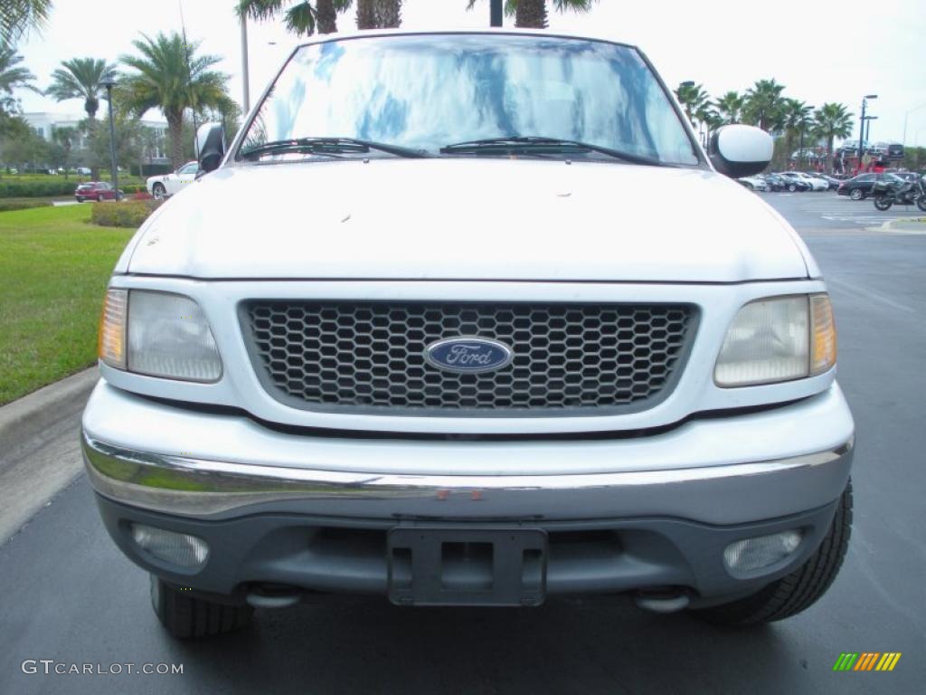 2001 F150 Lariat SuperCrew 4x4 - Oxford White / Medium Graphite photo #3